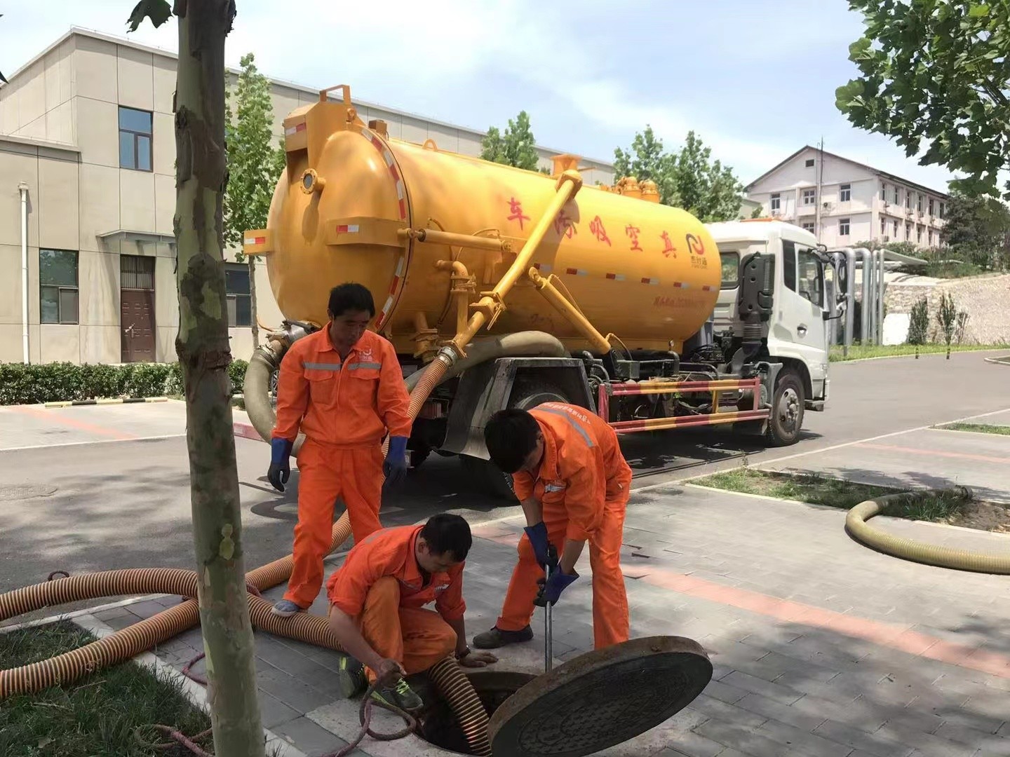 丹寨化粪池清理与5-8吨吸粪车施工效率分析